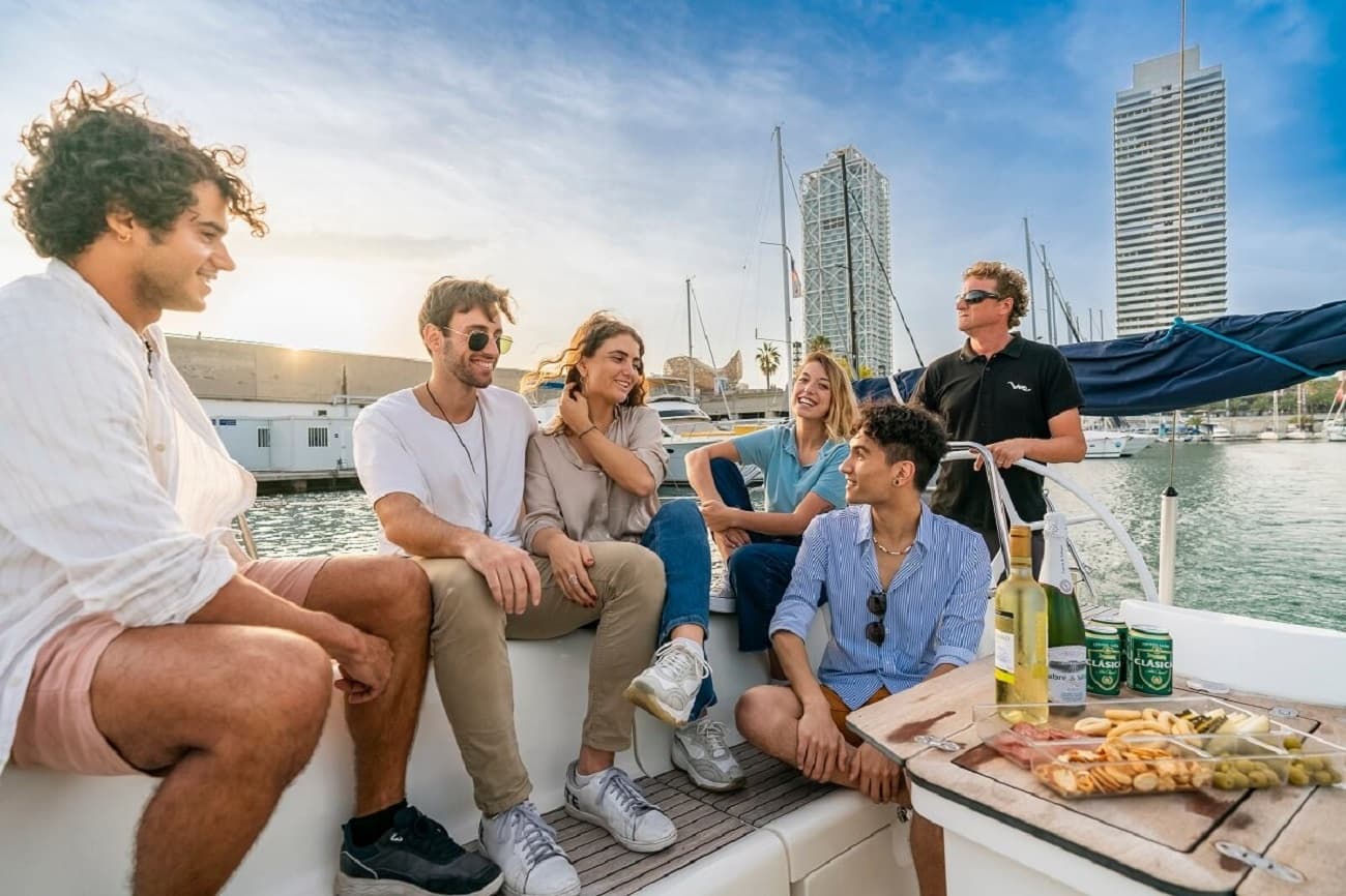 Excursión compartida en velero por la costa de Barcelona